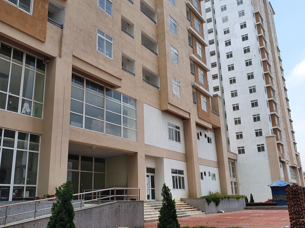 Chủ đầu tư Khu tái định cư Xuân La là Ban Quản lý dự án đầu tư xây dựng công trình dân dụng và công nghiệp thành phố. dự án với 2 tòa chung cư bao gồm tòa CT1 với quy mô 17 tầng và tòa CT2 là 11 tầng.