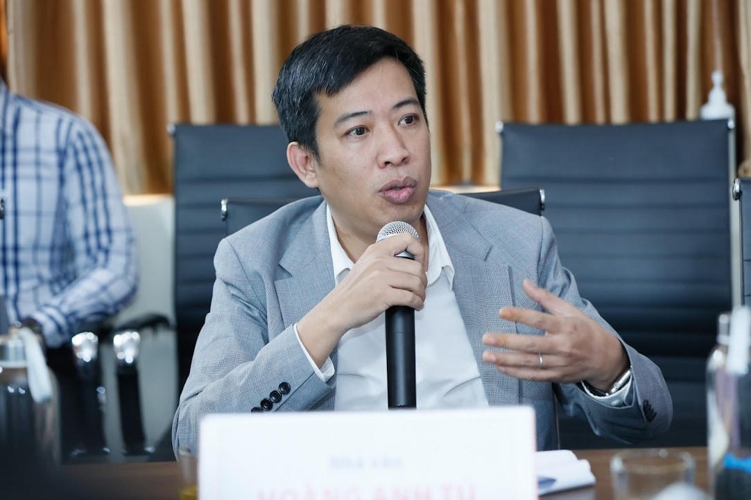 Nhà văn Hoàng Anh Tú. Ảnh: Quang Vinh.
