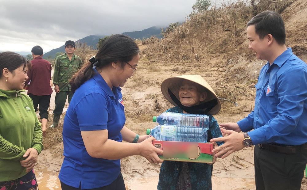 Người phụ nữ ung thư làm ‘chị nuôi’ của hàng nghìn trẻ vùng cao