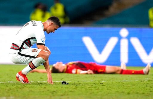 C.Ronaldo như muốn gục ngã...