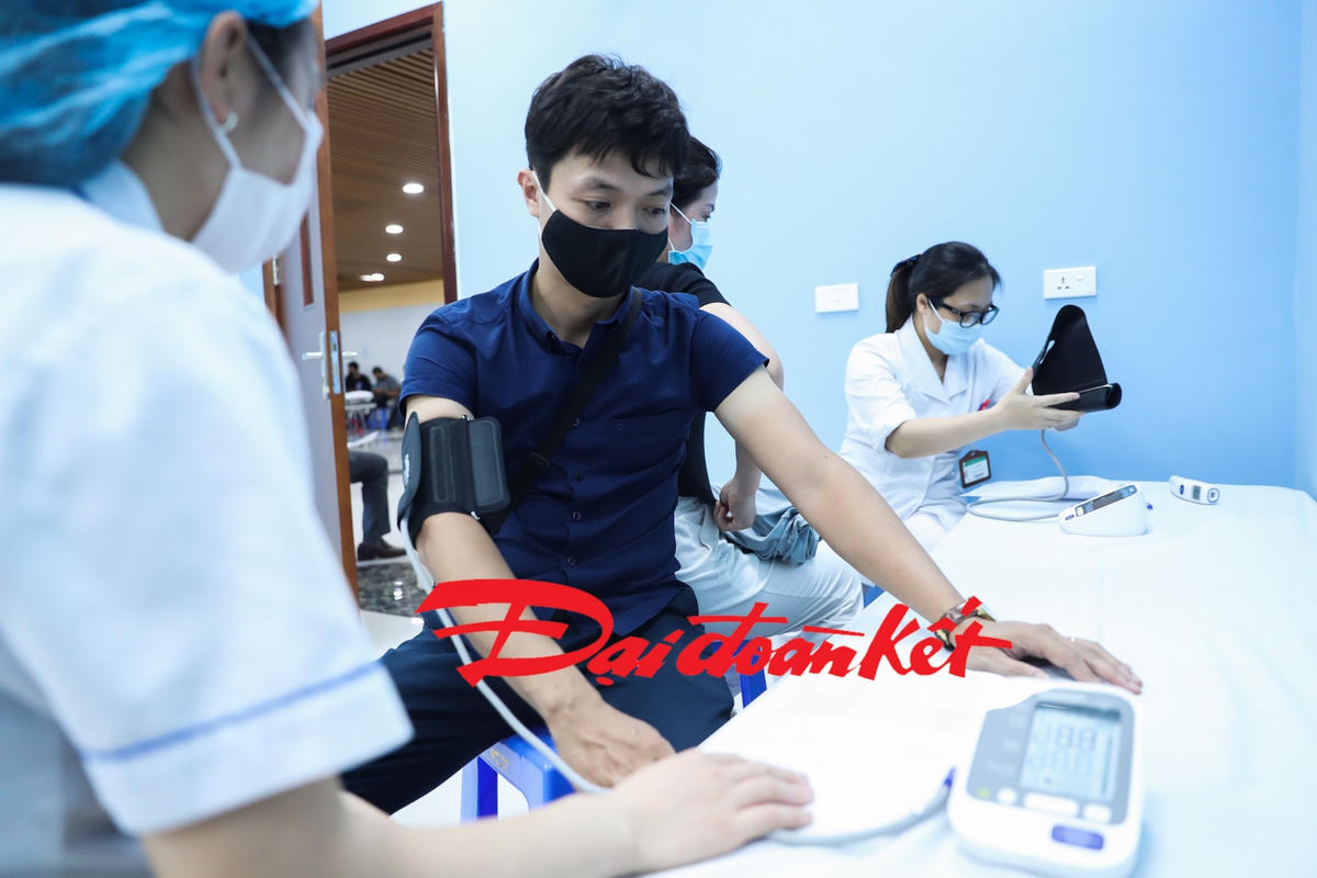 [ẢNH] Quy trình tiêm phòng vaccine Covid-19 an toàn từng khâu, từng bước