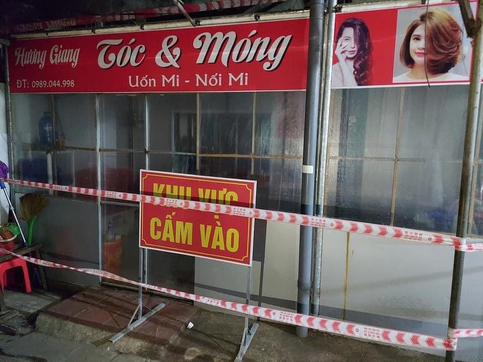 Ki ốt Tóc và Móng Hương Giang, Khu 8, TT Cái Rồng, huyện Vân Đồn.