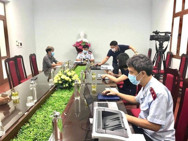 Đại diện Sở TT&TT tỉnh Bắc Giang tại buổi làm việc với Hưng Vlog (Ảnh: Sở TT&TT Bắc Giang cung cấp).