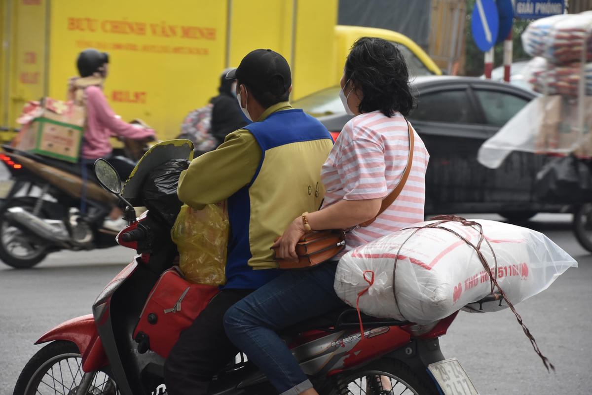 Nhiều người di chuyển bằng phương tiện cá nhân trở lại thành phố.