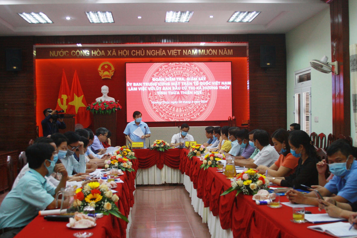 Quang cảnh buổi làm việc.