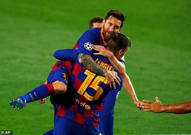 Messi rực sáng, Barcelona hạ Napoli, vào tứ kết Champions League