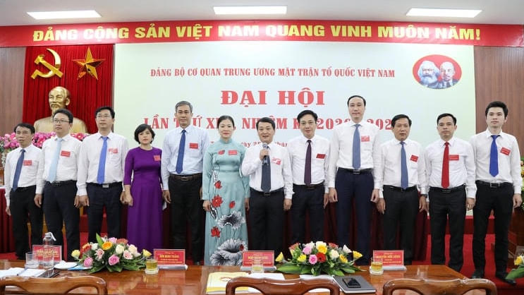Ban Chấp hành Đảng bộ cơ quan Trung ương MTTQ Việt Nam khóa XIII ra mắt. Ảnh: Quang Vinh.