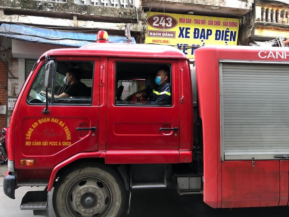 Hà Nội: Cháy nhà trong ngõ nhỏ, một người bị thương nặng