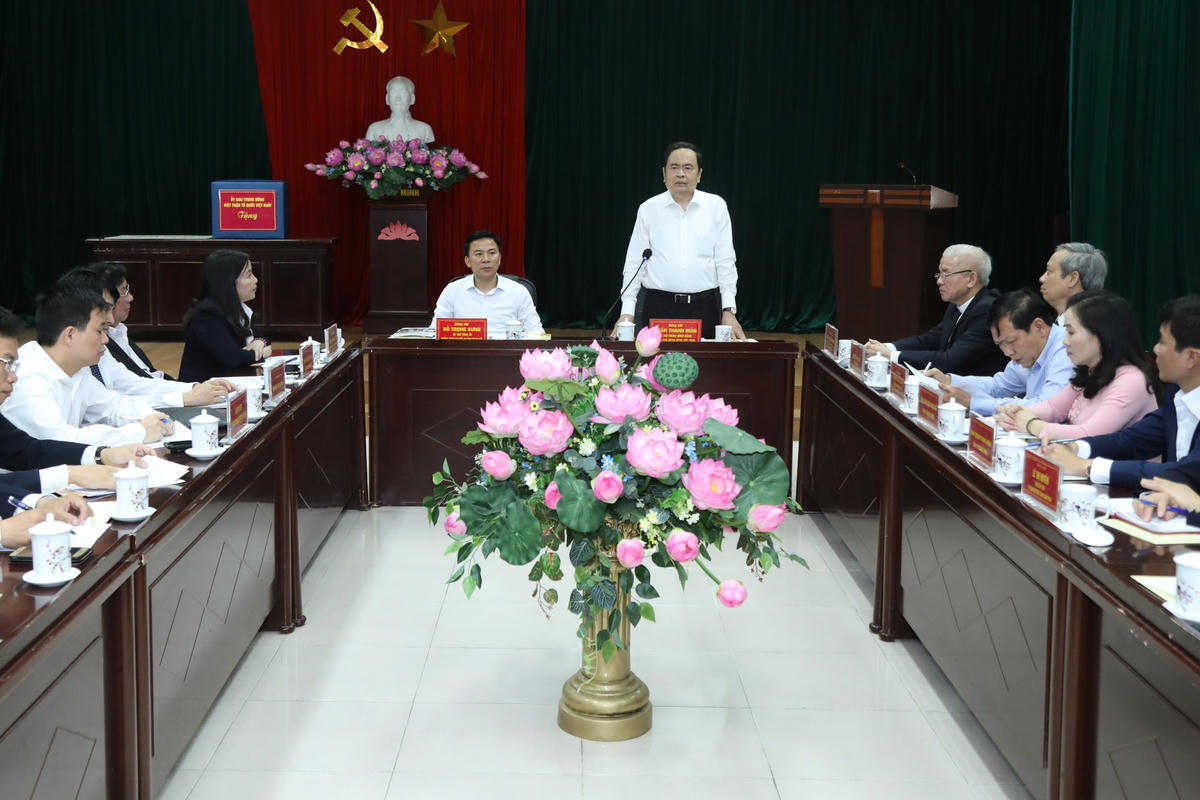 Chủ tịch Trần Thanh Mẫn phát biểu tại buổi làm việc với Tỉnh uỷ, Ủy ban MTTQ tỉnh Thanh Hoá. Ảnh: Quang Vinh.