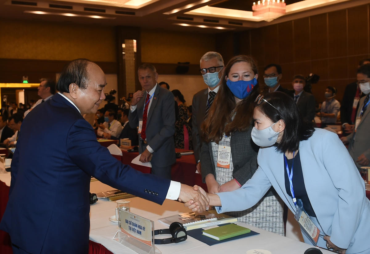 Hội nghị quy tụ các nhà khoa học, các chuyên gia đầu ngành trong nước và quốc tế, đại diện Đại sứ quán nhiều nước tại Việt Nam, đại các tổ chức: WB, UNDP, JICA, Viện Nghiên cứu lúa quốc tế…; lãnh đạo 13 tỉnh ĐBSCL. Ảnh: VGP/Quang Hiếu.