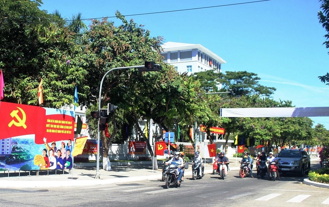 Tưng bừng cờ hoa chào mừng Đại hội đại biểu Đảng bộ TP Tam Kỳ lần thứ XXI, nhiệm kỳ 2020 - 2025.