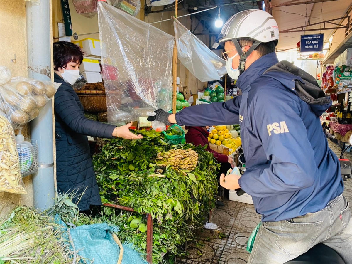 Giá lá xông tăng phi mã. Ảnh: Quang Vinh