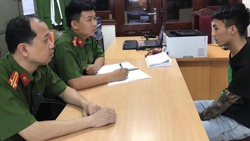 Mạnh tại cơ quan công an.