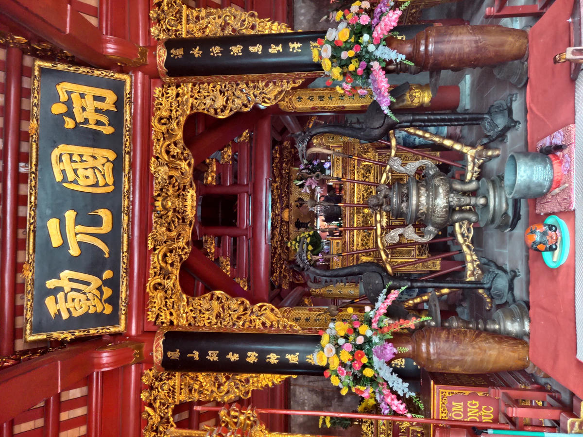 Bức đại tự Khai quốc nguyên huân trong đền Tả tướng quốc Trần Nguyên Hãn.