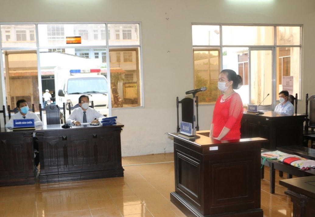 Bị cáo Bạch Thu Loan bị phạt mức án tù chung thân vì tham ô tài sản