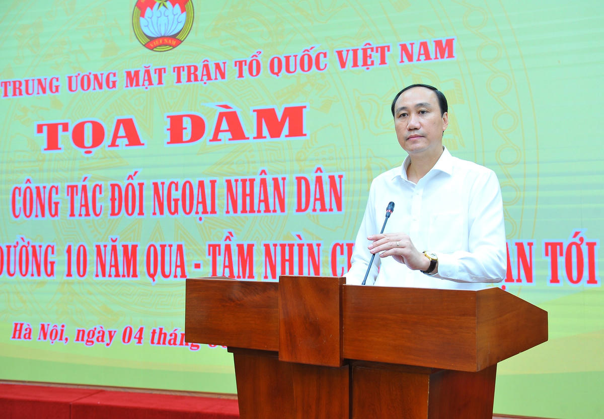 Phó Chủ tịch Phùng Khánh Tài phát biểu tại Tọa đàm. Ảnh: Minh Đức/TTXVN.