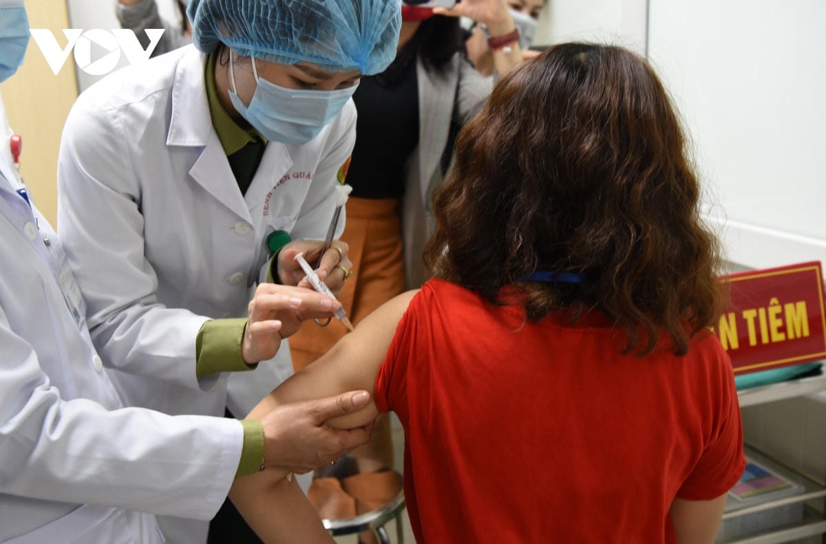 Phó Thủ tướng Vũ Đức Đam: Khẩn trương, rút ngắn thời gian phát triển vaccine Việt Nam