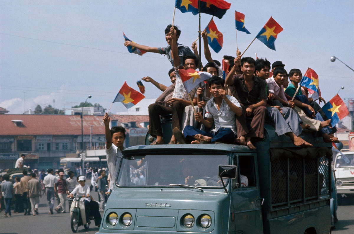 Hình ảnh Sài Gòn trong ngày giải phóng 30/4/1975 trên tạp chí Time ngày 12/5/1975.