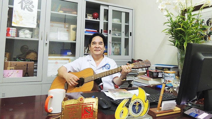 Bác sĩ, nhà thơ Hồ Khải Hoàn. 