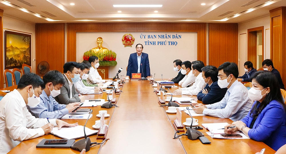 Bí thư Tỉnh ủy Phú Thọ Bùi Minh Châu họp khẩn chỉ đạo phòng, chống dịch sáng 19/10.