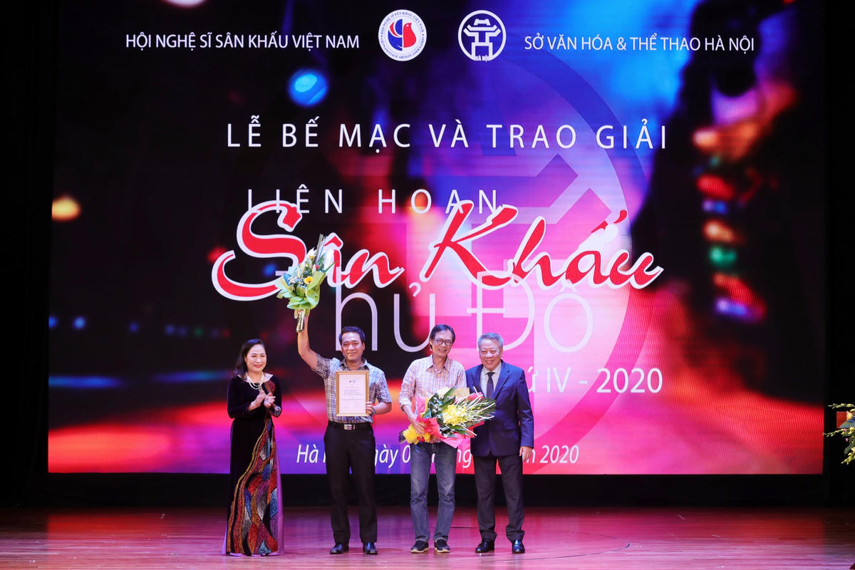 Các nghệ sĩ nhận HCV vở diễn xuất sắc.