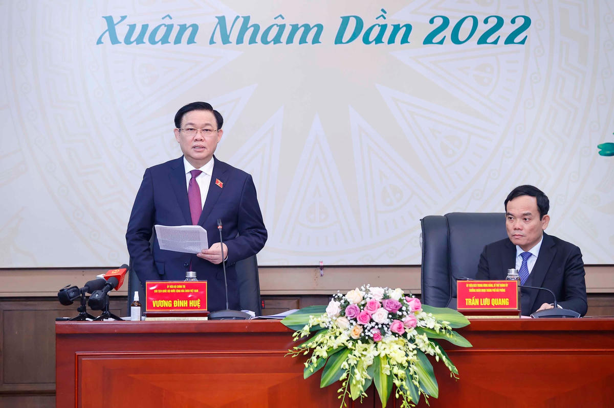 Chủ tịch Quốc hội Vương Đình Huệ phát biểu tại buổi làm việc với lãnh đạo TP Hải Phòng.
