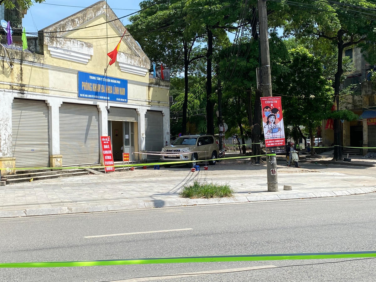 [ẢNH] Dừng hoạt động, phong tỏa chợ đầu mối phía Nam Hà Nội
