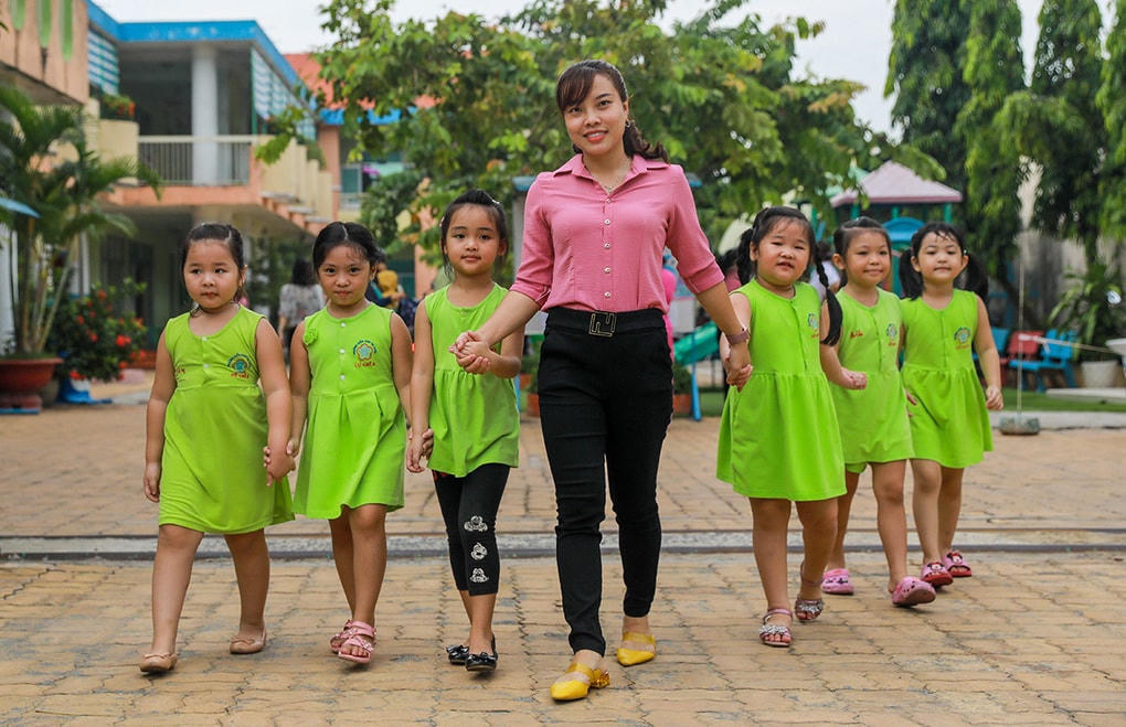 Cô trò trường Mầm non Củ Chi (TP HCM) ở trường, tháng 6/2020. Ảnh: Quỳnh Trần.