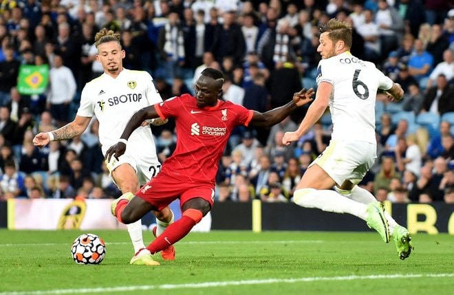 Mane ấn định chiến thắng 3-0 cho đội khách sau khi bỏ lỡ rất nhiều cơ hội.