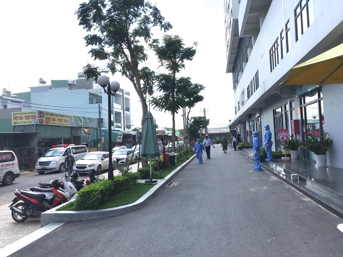 Lực lượng chức năng tiến hành truy vết các F1, F2 liên quan đến ca bệnh.
