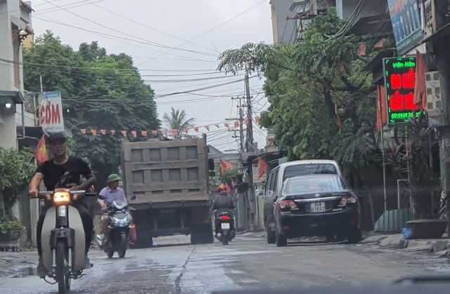 Chạy bạt mạng trong khu dân cư dù đường hẹp  