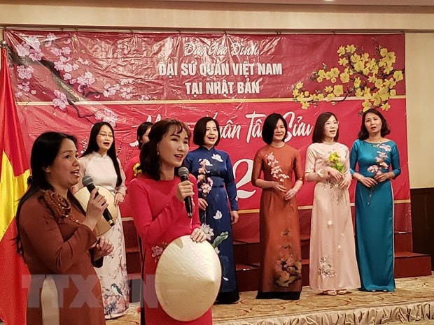 Một tiết mục văn nghệ tại chương trình tiệc mừng Xuân Tân Sửu 2021, tổ chức tại Đại sứ quán.