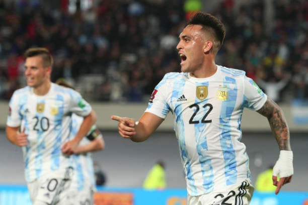 Lautaro ấn định chiến thắng 3-0 cho đội chủ nhà.