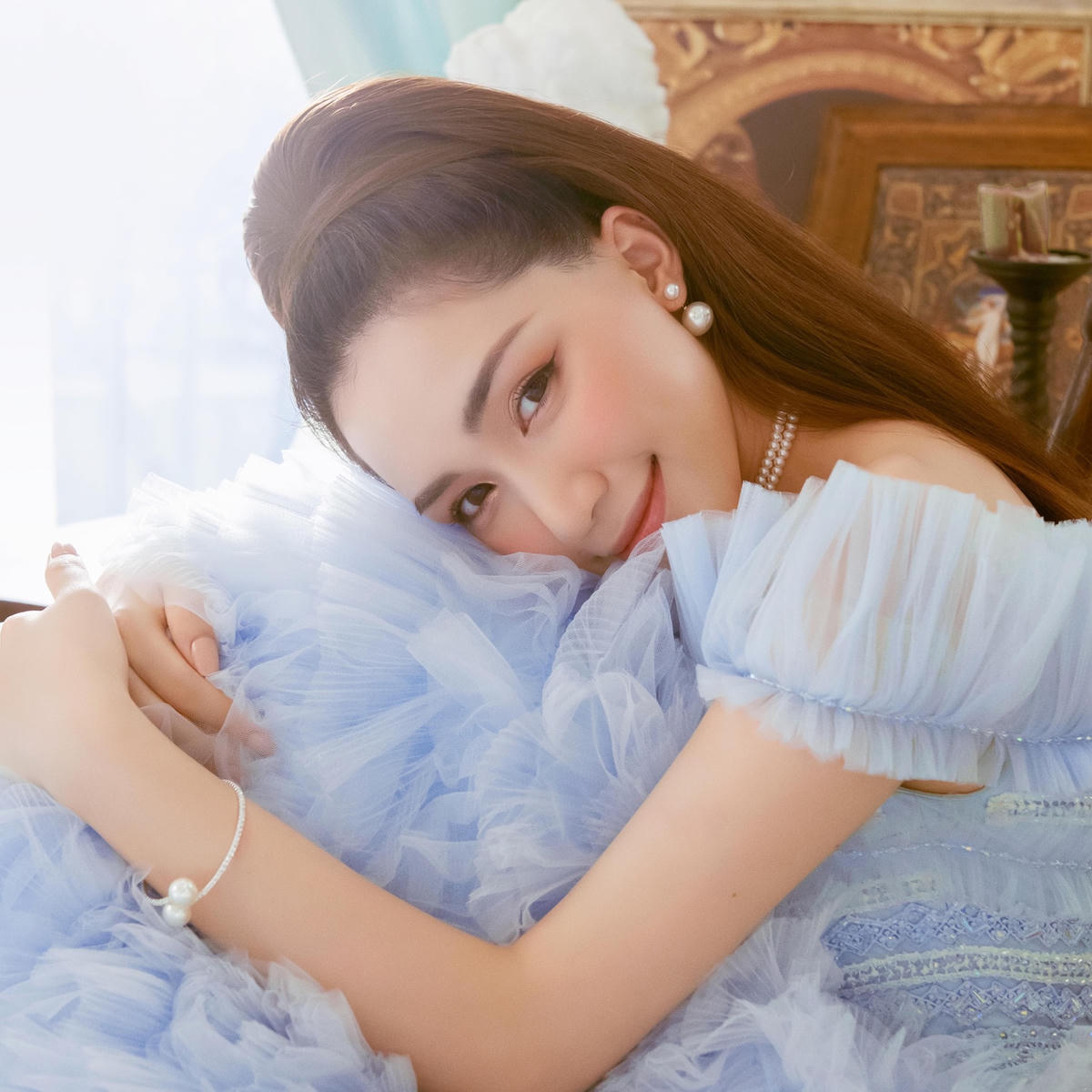 Hòa Minzy lên tiếng chính thức về thông tin chia tay doanh nhân Minh Hải.