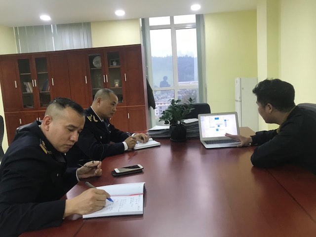 Cán bộ Cục Hải quan Lào Cai tiếp nhận thông tin phản ánh sai phạm tại Cửa khẩu quốc tế Kim Thành.