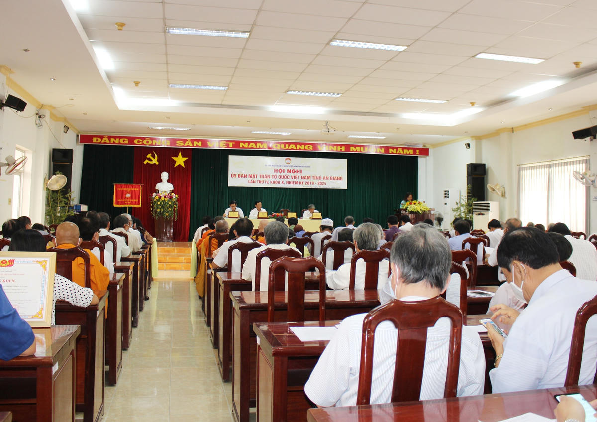 Toàn cảnh Hội nghị.