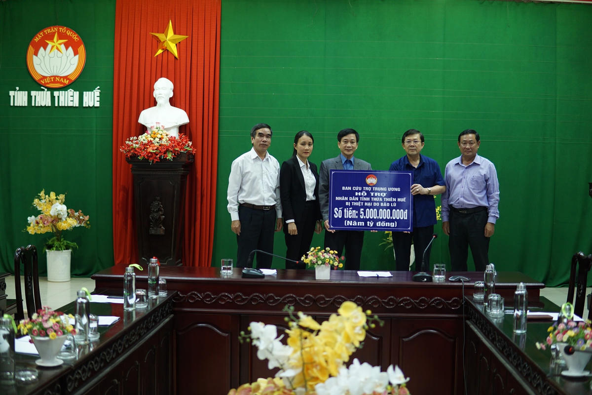 Ban Thường trực UBTƯ MTTQ Việt Nam hỗ trợ 5 tỷ đồng.