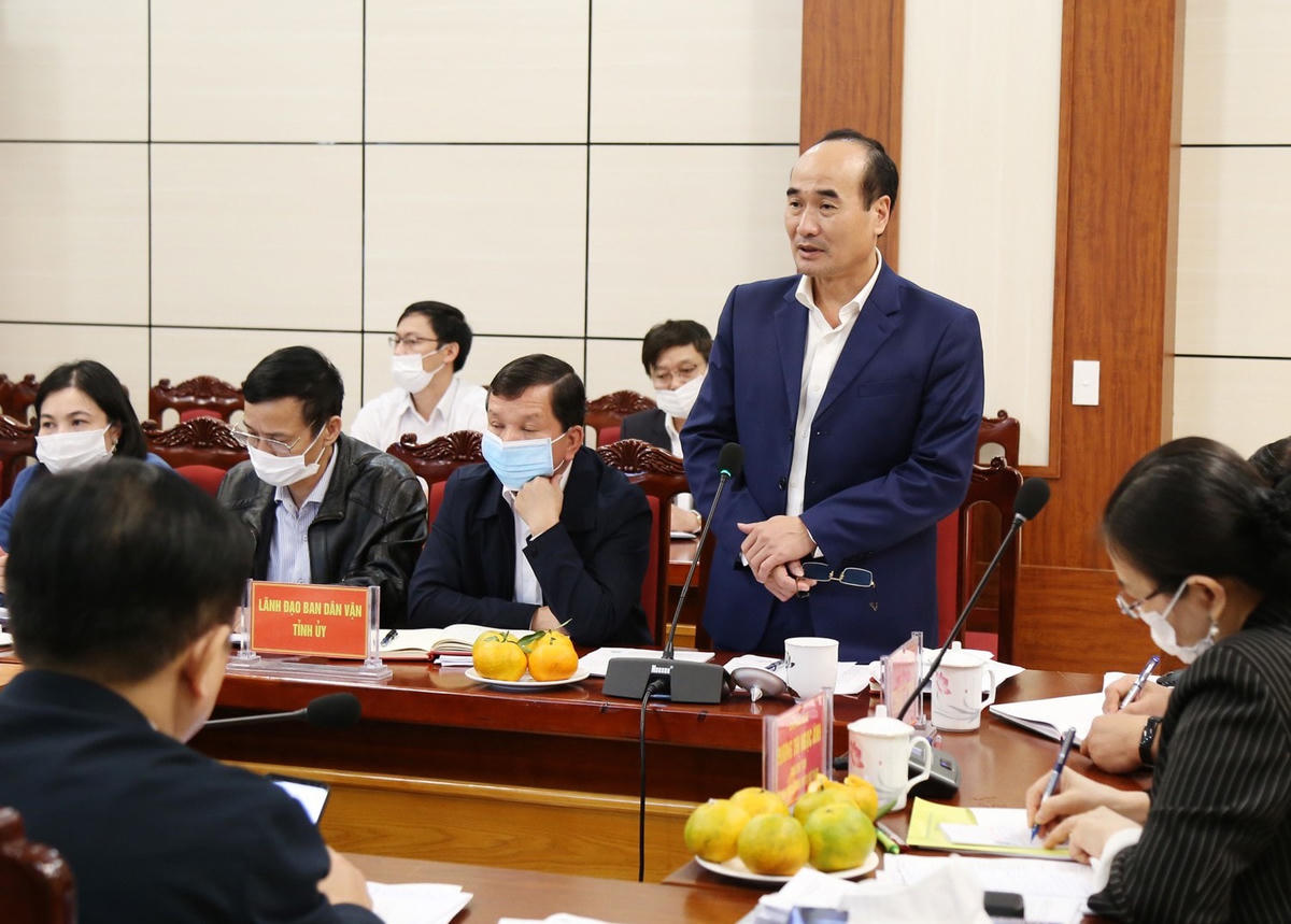 Ông Vũ Xuân Cường, Phó Bí thư Thường trực Tỉnh ủy thông tin tại hội nghị.