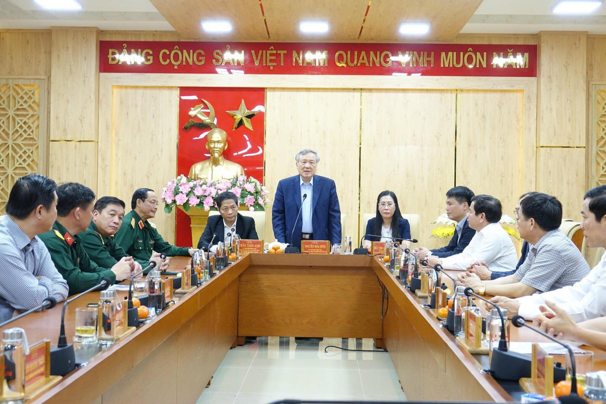 Quang cảnh buổi làm việc.