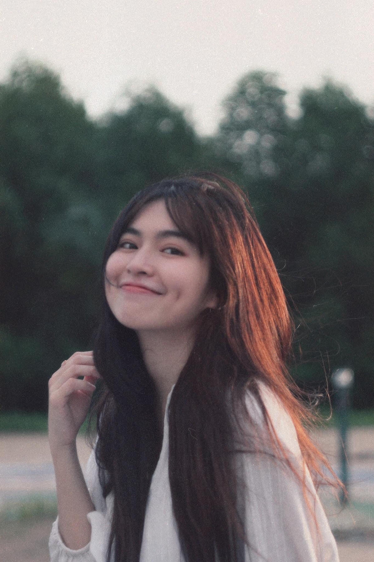 Đỗ Khánh Vân được nhiều khán giả yêu mến nhờ vẻ ngoài dễ thương, trong sáng cùng đôi mắt to tròn và má lúm đồng tiền dễ thương. Ảnh: FBNV.