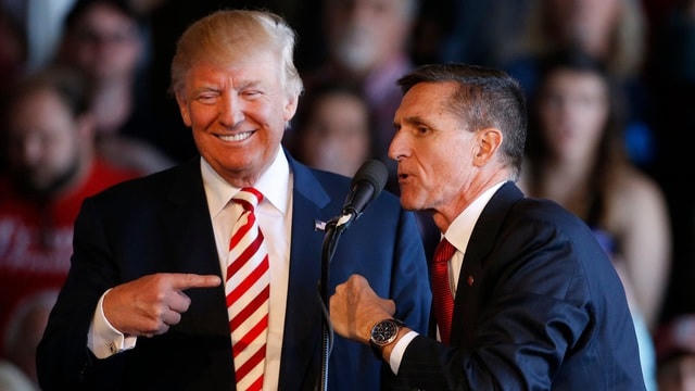 Ông Donald Trump và ông Michael Flynn trong cuộc vận động tranh cử vào tháng 10/2016. Ảnh: AFP.  