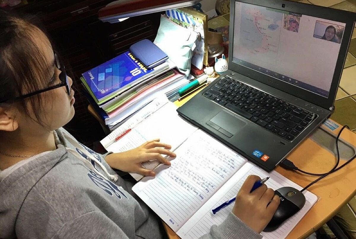 Cần có giải pháp dài hơi để học trực tuyến không manh mún (ảnh TL).