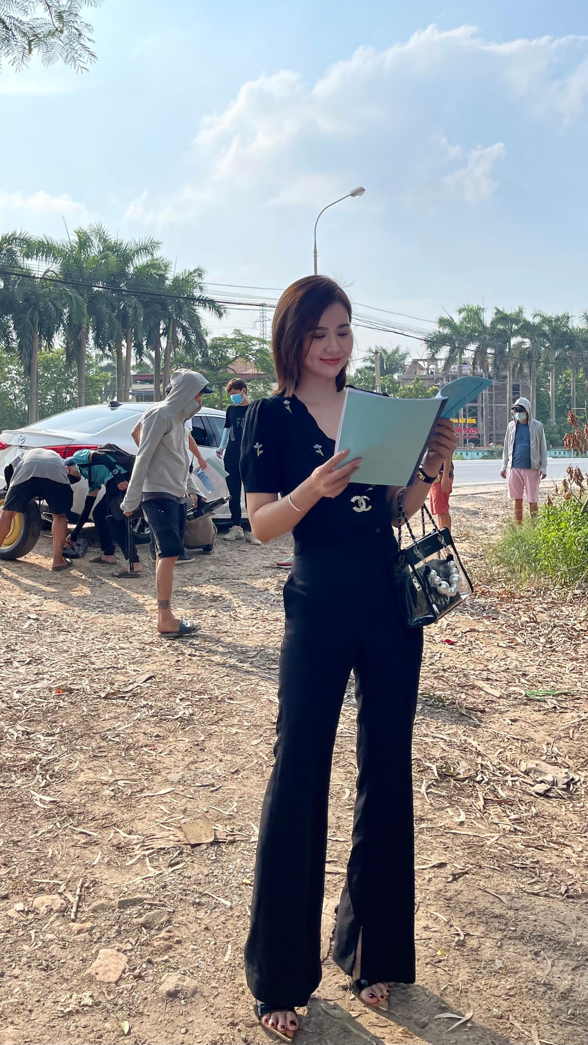 Những set đồ mà Minh Huyền đầu tư cho nhân vật Vân Trang nhận về nhiều lời khen nhờ sự thanh lịch, thời thượng.