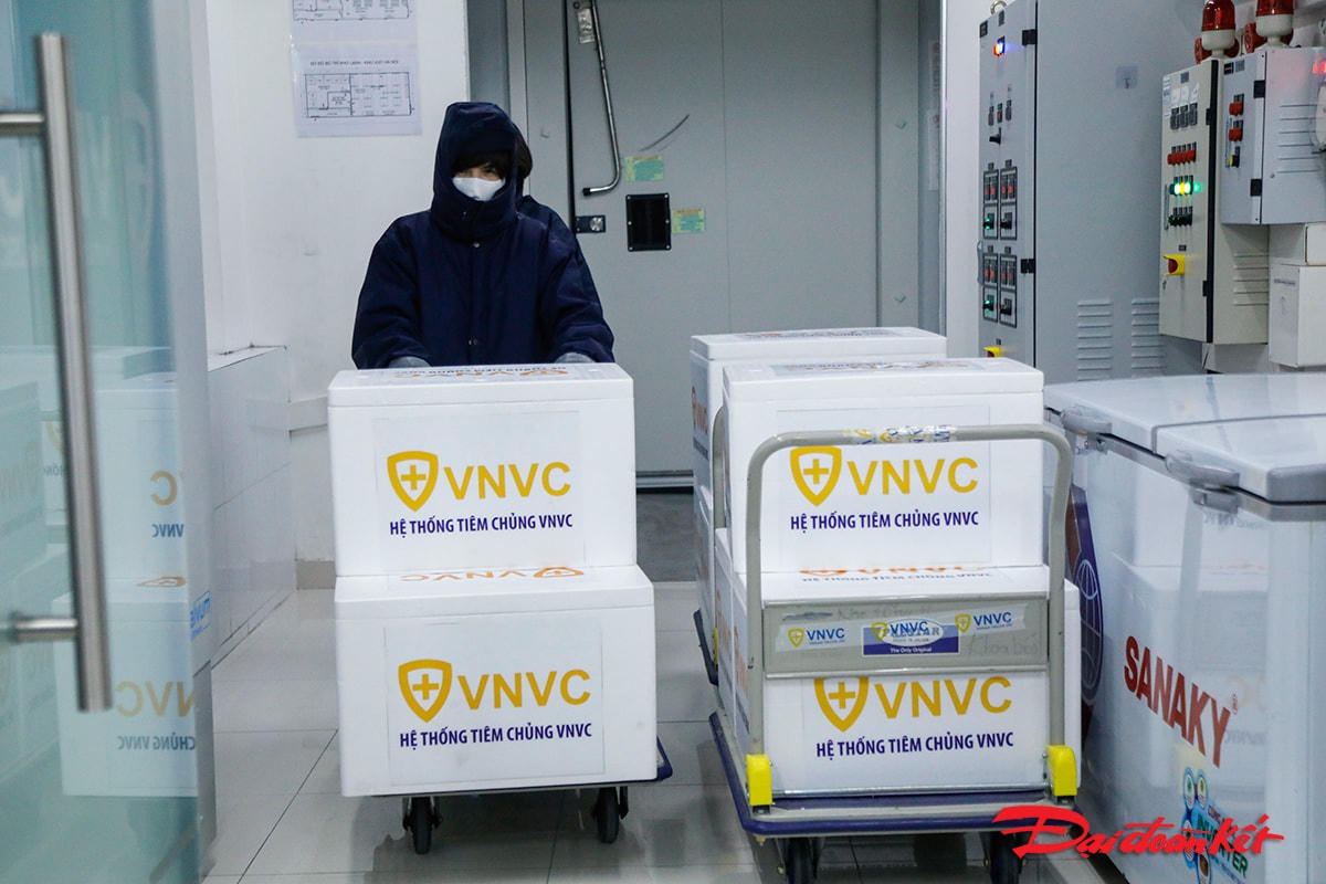 Với lô vaccinenày, Việt Nam trở thành một trong những nước đầu tiên trong khu vực châu Á tiếp cận với loại vaccine phòng Covid-19 uy tín hàng đầu thế giới.