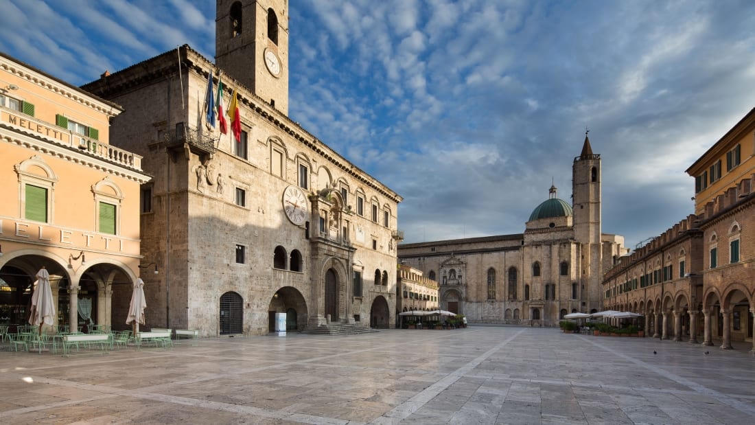 Ascoli được mệnh danh là thị trấn của 100 tòa tháp. Ảnh: CNN.