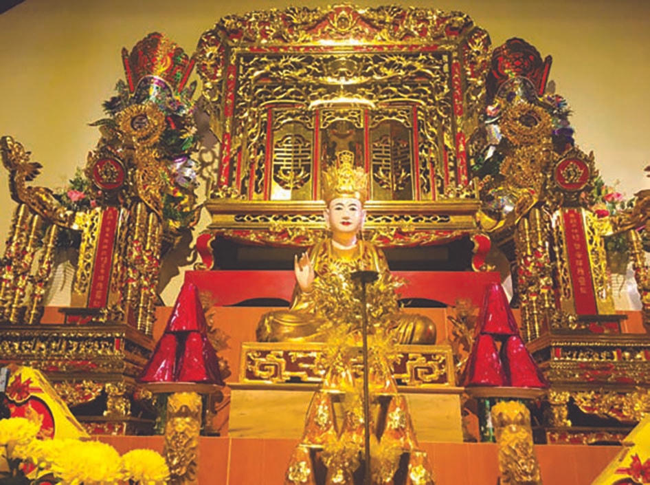 Tượng Thái Hoàng Thái Hậu Vũ Thị Ngọc Toàn tại Nhà truyền thống của làng Trà Phương. Ảnh: Công Kha.