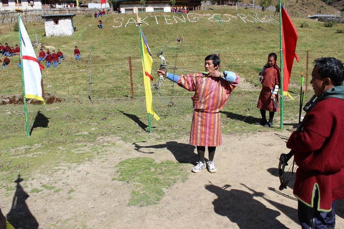 Bắn cung là truyền thống của người Bhutan. Ảnh: Diem Loving Heart Nguyen.