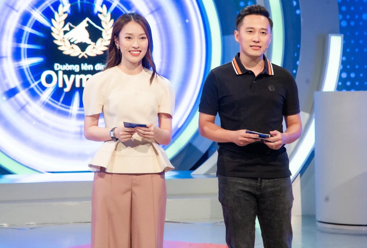 Hình ảnh Khánh Vy trong lần đầu xuất hiện tại Đường lên đỉnh Olympia.