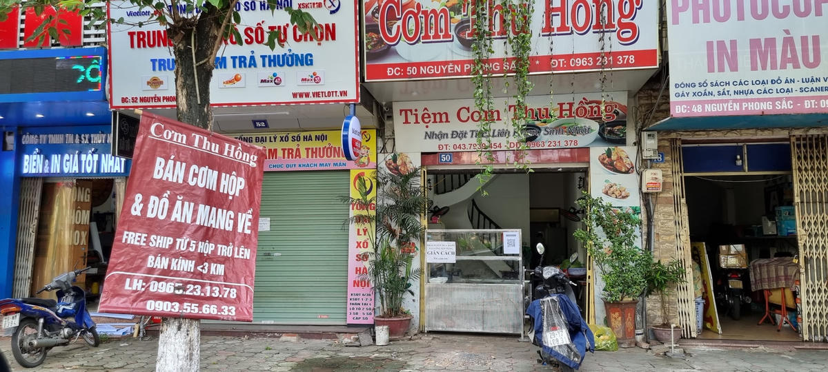 [ẢNH] Hà Nội: Hàng quán mở cửa đón khách, rửa ôtô, sửa xe máy đông khách 