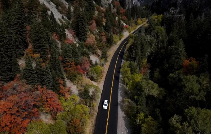 Quốc lộ 92 của Bang Utah, được gọi là Đường cao tốc ngắm cảnh Alpine Loop, tại Provo, Utah.